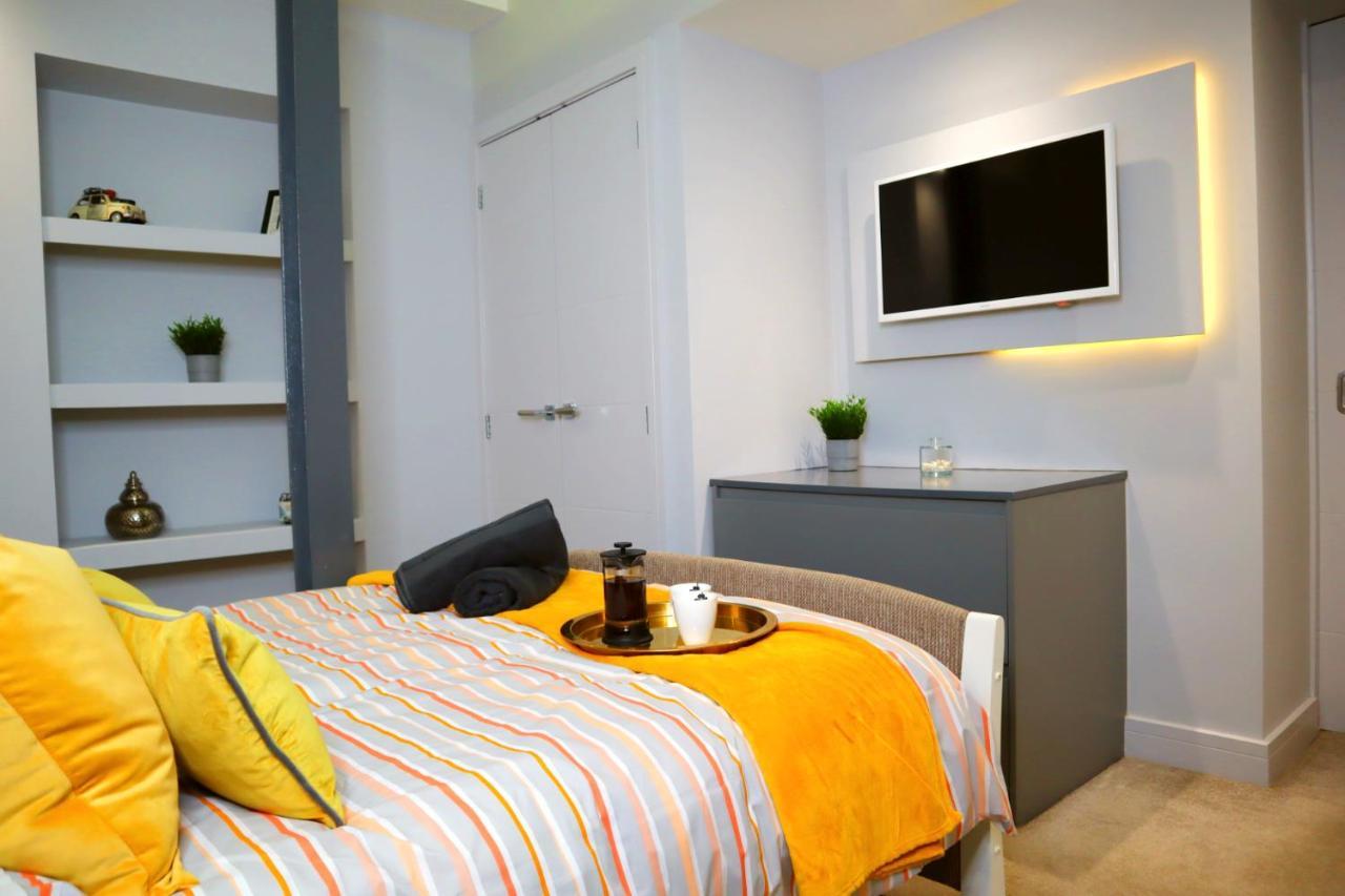 Trendy Urban Industrial Apartment - Great Location - Parking - Fast Wifi - Smart Tv - Beautiful 2 Double Bedroom Apartment Sleeps Up To 4! Bournemouth Exterior foto